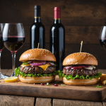 découvrez comment associer parfaitement burgers gastronomiques et vins raffinés grâce à nos conseils et accords incontournables. sublimez vos repas gourmands et vivez une expérience culinaire unique alliant saveurs authentiques et plaisirs œnologiques.